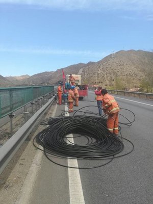 公司领导深入视察第一路由工程进展与通信设备研发情况